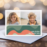 Cartão De Festividades Arte abstrata de linha orgânica - 1 foto Jade Tang<br><div class="desc">Frente - Modelo de 2 fotos em uma grade simples com uma borda branca. Um padrão de arte abstrato divertido com coral e tons verdes e uma fonte simples criam um design moderno e minimalista para a temporada de férias. Costas - Padrão de arte de curva orgânica em verde profundo...</div>