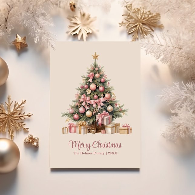 Cartão De Festividades Árvore de Natal Elegante com Arcos Rosa (Elegant Christmas Tree with Pink Bows Holiday Card on a table with white and gold Christmas decor)