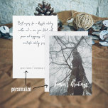 Cartão De Festividades Árvore Velho em Floresta Mistura<br><div class="desc">Celebre esta temporada de festas com o charme de uma floresta de inverno perfeita, capturada no nosso Cartão de Férias Fotográficas. A atração principal é uma árvore enorme que se encontra majesticamente em meio ao ambiente nebuloso, coberto num folheado de geada. Este cartão é uma maneira eficaz de enviar as...</div>