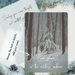 Cartão De Festividades Árvores cobertas de neve na suja floresta de inver