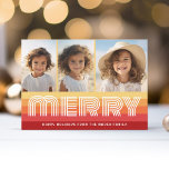 Cartão De Festividades Bandas retrorreflectoras em ferrugem por solário -<br><div class="desc">Frente - design de Natal não convencional com uma vibração de 70 anos. Um padrão de listras retrorreflectoras em tons de vermelho e laranja ferrugem com um tipo de funk para a saudação da família. Voltar - Arte de Linha Retroativa em Cores do Sunset — Se você precisar mover alguma...</div>