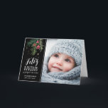 Cartão De Festividades Bayas Rojas | Feliz Navidad<br><div class="desc">Diseño moderno con una ilustración dibujados a mano y tipografía</div>