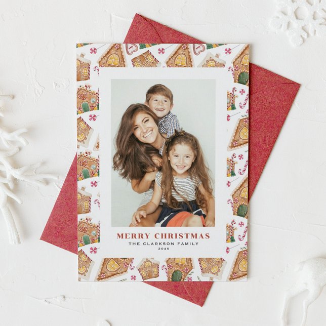 Cartão De Festividades Berries Festivos e Greenerescência Feliz Foto de N (Festive Gingerbread House White Photo Christmas Holiday Card)