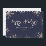 Cartão De Festividades Blue Snowflake Snow Winter<br><div class="desc">Cartão de feriados felizes azul escuro com flocos de neve espumantes. Personalize facilmente este cartão de férias minimalista,  mas elegante,  com o seu texto.</div>