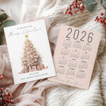 Cartão De Festividades Blush Quirky Tree 2026 Calendar Feliz Natal<br><div class="desc">Blush Quirky Tree 2026 Calendar O Feliz Natal está em um script de estilo manuscrito de conjunto de na moda. Disponível digitalmente ou impresso. Com um calendário prático de 2026 na parte de trás para seus destinatários e saudações de Feliz ano novo. A tipografia da cinza pode ser alterada para...</div>