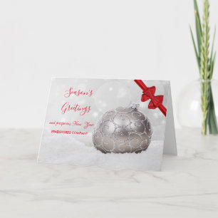 Cartão De Festividades Bola de Natal Branca, Laço Vermelho, Saudação Corp