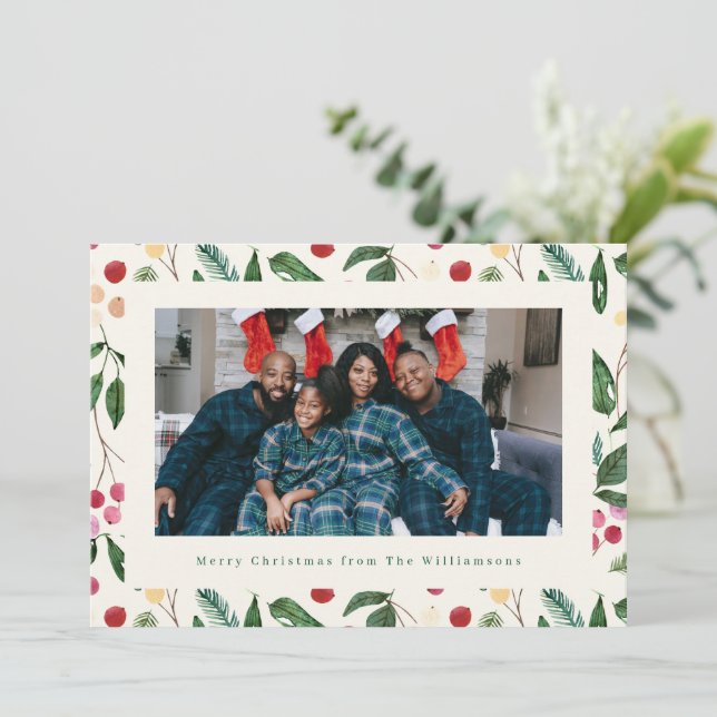 Cartão De Festividades Botanical Berries Greenery Christmas Family Photo  (Em pé/Frente)