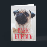 Cartão De Festividades Cachorro de Cachorro Cortado de Humbug latido | Fo<br><div class="desc">Este moderno cartão com fotos de férias dobrado para o tema do cão apresenta uma saudação vermelha de "humor latido" sobre uma foto de sangria de cheio (até as bordas). É a design de capricho perfeita para qualquer amante de cachorro! Funciona muito bem com fotos a cores ou a preto...</div>