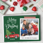 Cartão De Festividades Caligrafia Truck Strike Artesanato de Natal<br><div class="desc">Caligrafia moderna Script Watercolor Vintage Red Truck com Árvore de Natal,  Estilo de Câmera Instantânea Foto Feliz Cartão de Natal - Fundo Verde Florestal e Fita de Artesanato Red & White Strips</div>