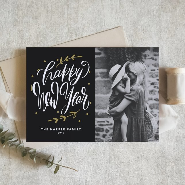 Cartão De Festividades Calligraphy and Wreath New Year Photo Black (Customizable photo Happy New Year card featuring modern calligraphy and wreath.)