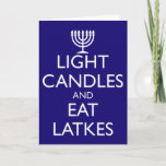 CARTÃO DE FESTIVIDADES CANETAS LUMINOSAS E TRAÇOS PARA COMER<br><div class="desc">Divertido para o Halloween. VELAS LUMINOSAS E ATAQUES DE COMER com uma menorah. Design baseado na moralidade britânica de 1939,  poster "Mantenha calma e continue".</div>