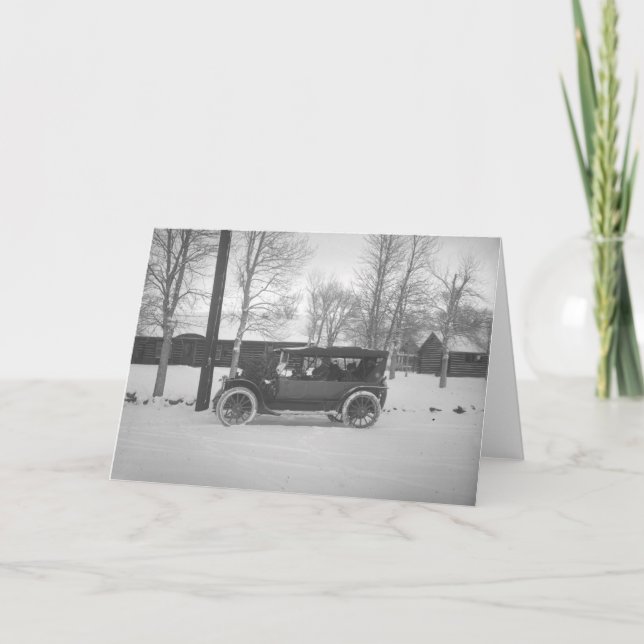 Cartão De Festividades Car with a Christmas tree tied to the hood. (Frente)