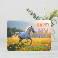 Cavalo Branco Majestoso em Prado Dourado