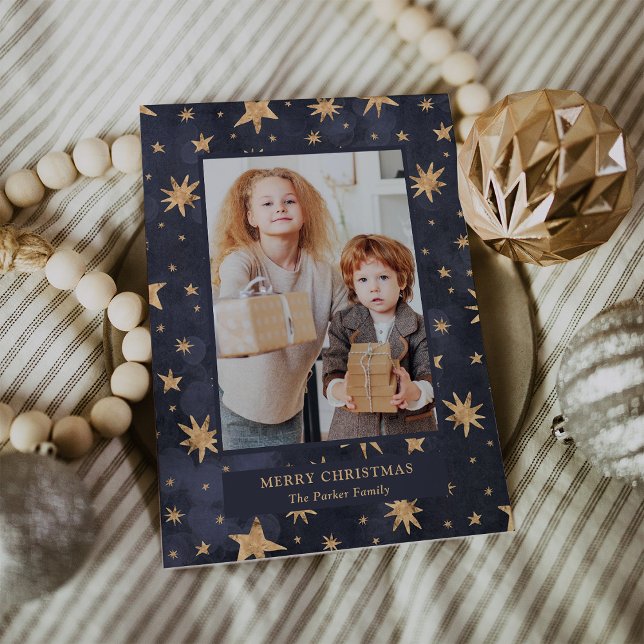 Cartão De Festividades Celestial Natal | Estrelas Douradas na foto azul (A blue Christmas photo card full of elegant gold stars)