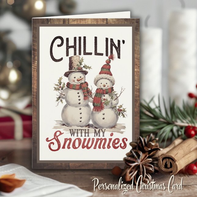 Cartão De Festividades Chillin Com Meu Frio De Neve Personalizado De Nata (Chillin With My Snowmies  Custom Holiday Card. Personalize the inside message and add your name!)