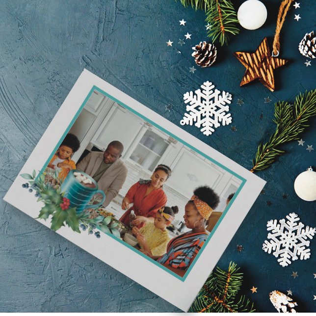 Cartão De Festividades Chocolate quente com Holly e Greenery Flat Photo (Criador carregado)