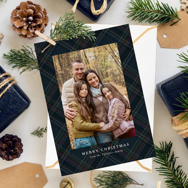 Cartão De Festividades Classic traditional navy plaid two photo Christmas (Criador carregado)