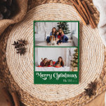 Cartão De Festividades Clássico Verde Feliz Natal Vertical 2 Foto<br><div class="desc">Celebre a temporada com este cartão de festas de 2 fotos, verde e único e clássico, Merry Christmas vertical, com um toque de charme vintage. A design minimalista apresenta uma elegante paleta de cor verde e branca, evocando o espírito aconchegante do inverno. O seu apelo moderno e divertido, aliado à...</div>