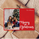 Cartão De Festividades Clássico, Vermelho Simples, Feliz Natal Uma Foto<br><div class="desc">Celebre a temporada com este simples e único e clássico cartão vermelho Feliz Natal, um cartão fotográfico com um toque de charme de vintage. A design minimalista apresenta uma elegante paleta vermelha, evocando o espírito aconchegante do inverno. O seu apelo moderno e divertido, aliado à formulação tradicional, cria um equilíbrio...</div>