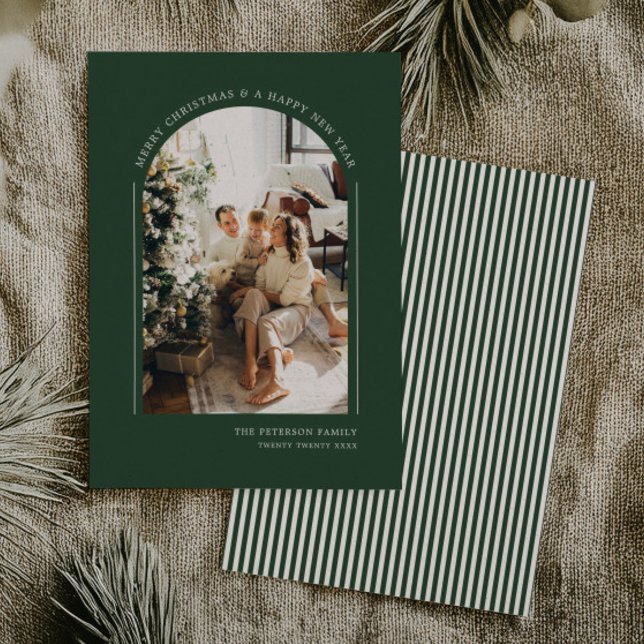 Cartão De Festividades Classy Elegant Green Modern Christmas Family Photo (Criador carregado)
