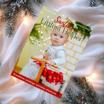 Cartão De Festividades Cobrir da Revista de Natal Primeiro Marco de Natal<br><div class="desc">Celebre o primeiro Natal do seu bebê com este charmoso cartão de saudação ao estilo da revista, que inclui o título "O Pequeno Auxiliar dos Papais noeis". Personalize a data, os detalhes do bebê, uma saudação festiva e adicione sua própria foto para um toque sincero. Parte da nossa coleção exclusiva...</div>