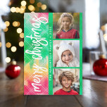 Cartão De Festividades Colagem de Fotografias de Tie Dye "Catching Tie Dy<br><div class="desc">Adicione três fotos para fazer uma aparência moderna e não tradicional — uma saudação de Natal brilhante e feliz com uma saudação moderna de caligrafia. A parte de trás é um padrão de coloração branca com uma cobertura de padrão de xadrez leve.</div>