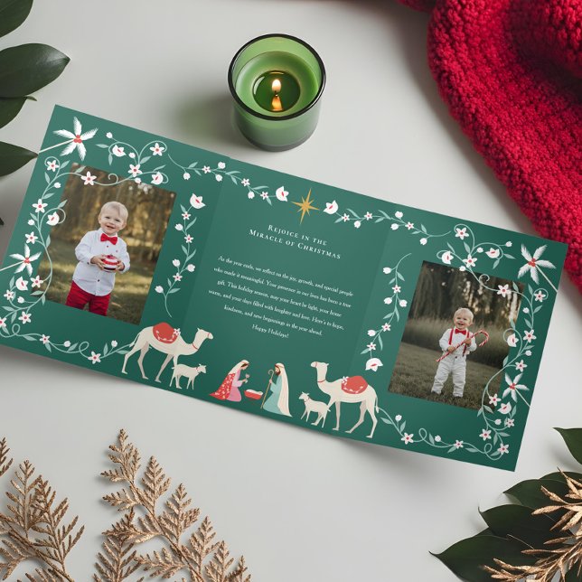 Cartão De Festividades Com Dobra Tripla Foto da Cena Religiosa de Natal (Christmas Religious Nativity Scene Family Photo Tri-Fold Holiday Card)