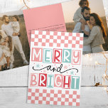 Cartão De Festividades Com Dobra Tripla Foto Da Família Retro De feliz E Tendência Brilhan<br><div class="desc">Apresentando a Feliz e a placa de Natal tríplice da família de fotos com três folhas de tendências brilhantes, uma combinação perfeita de encanto nostálgico e talento moderno. Este cartão de Natal personalizado apresenta a foto da sua família ao lado de um design vibrante e colorido que traz vibrações de...</div>
