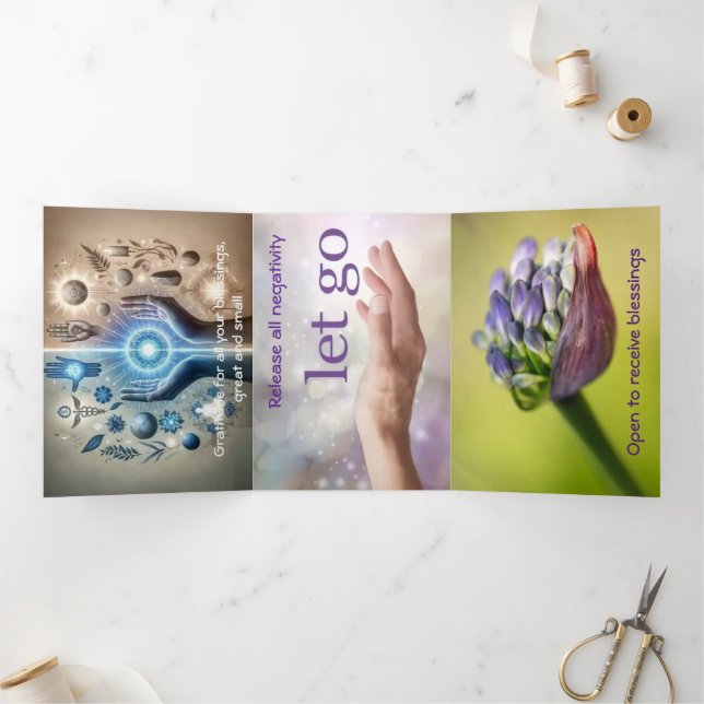 Cartão De Festividades Com Dobra Tripla Manifestações, abertas para receber (Dentro)