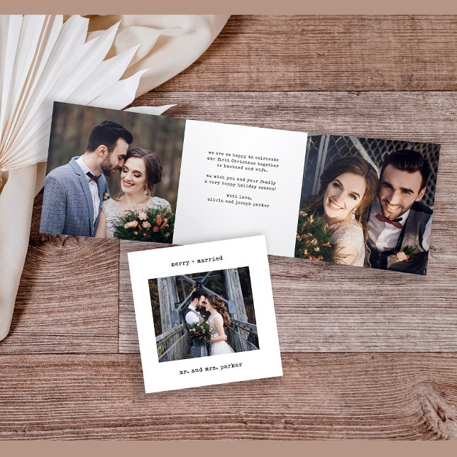 Cartão De Festividades Com Dobra Tripla Máxima máquina de escrever | Feliz e multifoto cas (A simple and stylish trifold card for your first married Christmas with four photos and vintage text)