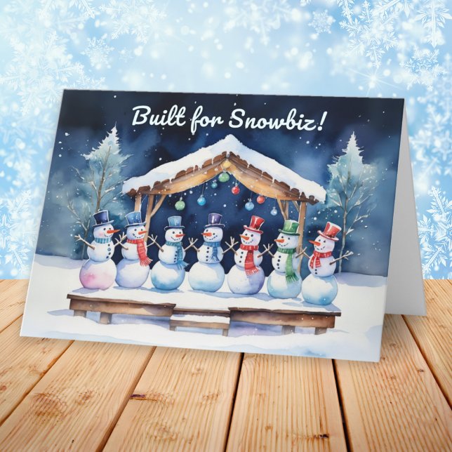 Cartão De Festividades Construído para o Natal de Snowbiz Engraçado (A funny Christmas card with picture of snowmen on a wooden stage, with humorous caption)