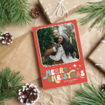 Cartão De Festividades Coral Red Retro Groovy Feliz Natal<br><div class="desc">Groovy retro 60s inspirou Cartões de foto de Natal em vermelho-coral impresso com seu quadro de dentro fotográfico com cantos arredondados e uma fonte retrô divertida.</div>