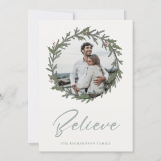 Cartão De Festividades Coroa de Natal Verde Sálvia Escura Foto Believe