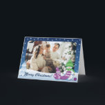 Cartão De Festividades Crafty Snowman A Matar Foto Do Scarf<br><div class="desc">Ilustração vetorial de dois adoráveis bonitos bonecos de desenho animado vestidos com chapéus e lenços de malha. O grande boneco de neve está tricotando um cachecol enorme para o pequeno. O cachecol já está envolto várias vezes no bonitinho bonitinho bonitinho bonitinho.</div>