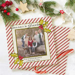 Cartão De Festividades Cream Red Peppermint Stripe Holly Foto Natal<br><div class="desc">Esta bela e divertida faixa vermelha e hortelã-pimenta-de-creme e pintura manual de artsy holly e design de bagas é acentuada com uma sutil faux gold pinter para o toque correto da safra. Este cartão de Férias de Saudações Seasons tem um quadro duplo em creme e verde-oliva escuro para você colocar...</div>
