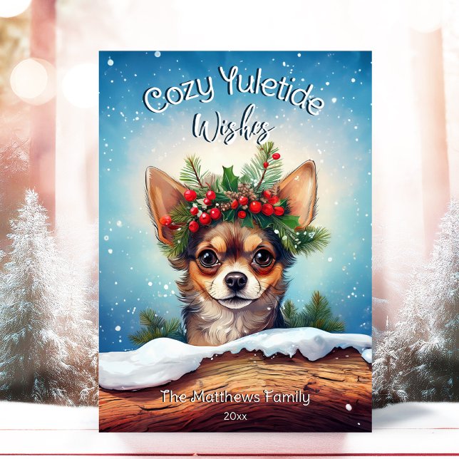 Cartão De Festividades Curioso Chihuahua Cozy Deseja Pine Wreath (Adorable Winter Snowy Scene With Peeking Dogs or Farm/Woodland Animals - Over 50 to Choose From!)