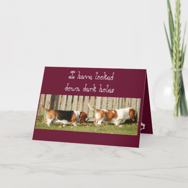 Cartão De Festividades Cute Valentine's Day Card w/Searching Basset Hound (Frente)