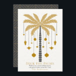Cartão De Festividades Deck o Natal do Ornamento da Árvore Palm do Ouro P<br><div class="desc">Este cartão de Natal minimalista "Deck the Palms" apresenta uma palmeira em ouro falso com ornamentos de Natal. O verso apresenta uma cinza escura com padrões geométricos. Personalize-o para as suas necessidades. Você pode encontrar produtos correspondentes na minha loja.</div>