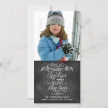 Cartão De Festividades Desejo de Natal de Quadro Chalkboard<br><div class="desc">Cartões de natal são exibidos neste estilo exclusivo de quadro-pessoal Natal e cartão com fotos de Ano Novo. A tipografia deveria parecer giz em um quadro negro... está arrumada debaixo de um cartaz para enviar o melhor possível. Personalize com seu próprio nome ou mensagem. Adicione sua fotografia acima. Disponível com...</div>