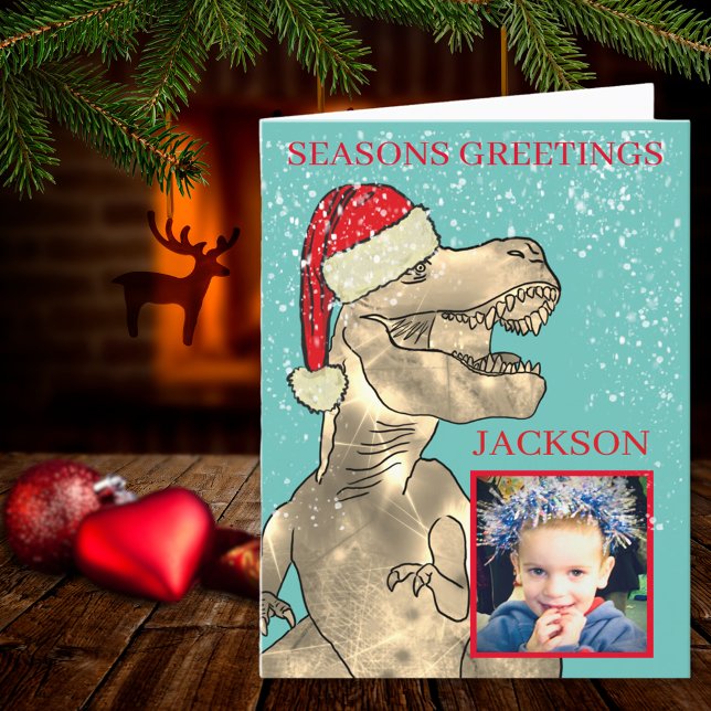 Cartão De Festividades Dinossauro de Natal T-Rex adicionar foto (Christmas dinosaur T-Rex wearing a Santa hat seasons greetings photo template holiday folded card)