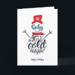 Cartão De Festividades Diversão Red Hat Snowman Bebê Frio Fora De Whimsic<br><div class="desc">Red Hat Snowman Baby Está Frio Fora do Cartão de Feriado Quimológico. Envie cartões de natal para seus entes queridos com esses cartões de natal divertidos e modernos. Todos os textos estão pré-organizados para que você personalize fácil e rapidamente com seus próprios detalhes. Feliz Férias!</div>