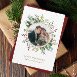 Cartão De Festividades Dourada Foto de Natal Botânica Greenery<br><div class="desc">Esta foto de Natal | Cartão de férias com cor aquosa pintada de eucalipto,  folhas verdes,  bagas vermelhas,  ramificações de pínus e uma falso estrutura em círculo dourado com texto opcional no verso. Para personalização mais avançada deste design,  clique no link "personalizar mais". Itens correspondentes também estão disponíveis.</div>