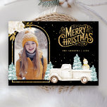 Cartão De Festividades Dourada Foto de Natal do Caminhão Branco Snowman B<br><div class="desc">Incêndio aos seus hóspedes com este elegante tema da floresta no inverno Cartão de Natal com um belo caminhão branco e um adorável boneco de neve com flores brancas. Basta adicionar seu texto neste modelo fácil de usar e adorar este cartão com sua foto favorita para torná-lo um cartão de...</div>