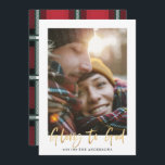 Cartão De Festividades Dourada glória do guião para uma foto de tartã ver<br><div class="desc">Dourada glória de guião para um cartão de feriado de na moda com design de tartan vermelho. Espaço para fotos de solteiro.</div>