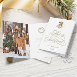 Cartão De Festividades Dourada Holly Berry Buquê Romântico Foto de Natal<br><div class="desc">Esta carta de fotos de Natal dobrada apresenta uma elegante e romântica carta caligráfica suave com um buquê holly berry de inverno e um dentro de fotos. Para uma personalização mais avançada deste design,  clique no BOTÃO FERRAMENTA DESIGN AZUL acima!</div>