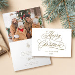 Cartão De Festividades Dourada Romântica, Foto de Script Feliz de Natal D<br><div class="desc">Esta carta de fotos de Natal dobrada apresenta uma elegante e romântica carta caligráfica suave com um buquê holly berry de inverno e um dentro de fotos. Para uma personalização mais avançada deste design,  clique no BOTÃO FERRAMENTA DESIGN AZUL acima!</div>