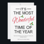 Cartão De Festividades É a época mais maravilhosa do Natal<br><div class="desc">Este charmoso cartão personalizado de saudação de Natal será perfeito para desejar alegria de férias aos seus amigos e familiares. Esta design apresenta a letra "É a época mais maravilhosa do ano" em preto e vermelho,  com sotaque de Holly.</div>