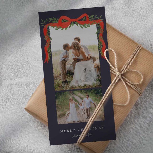 Cartão De Festividades Elegante Arco Vermelho com Greenery 2 Foto Natal (Elegant painted red bow ribbon with greenery 2 photo Christmas holiday cards.)