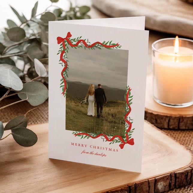 Cartão De Festividades Elegante Arco Vermelho com Greenery Foto Natal (Elegant red ribbons with bows and greenery photo christmas holiday cards. )