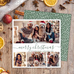 Cartão De Festividades Elegante Colagem de Fotografias - Escuro Verde Sno<br><div class="desc">Mínima Moderna Caligrafia Elegante White e Sage Green 4 Photo Collage Felry Christmas Calliographic Holiday Card (Cartão de Férias de Natal feliz). Este modelo de cartão de fotos festivo, mimalista, cômico, de quatro (4) fotos apresenta uma bonito colagem fotográfica e diz "Feliz Natal"! O texto de saudação do "Feliz Natal"...</div>
